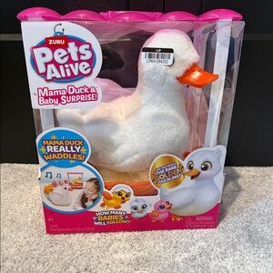 Pets Alive Mama Duck & Baby Surprise Plush Toy - White by Zuru